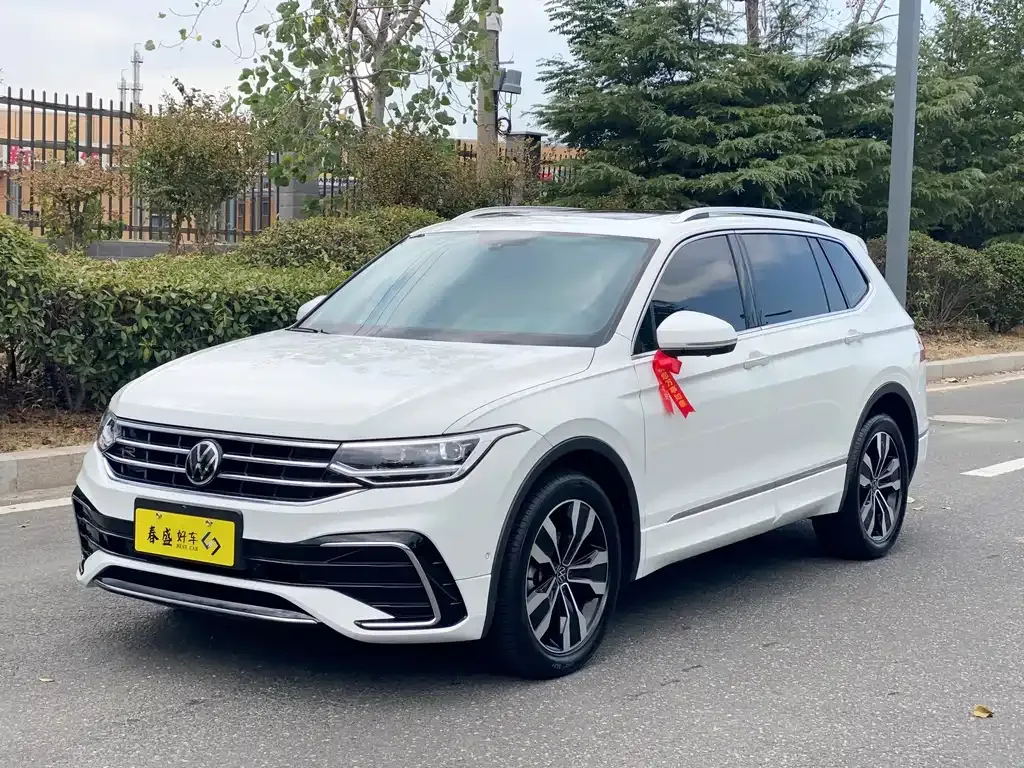 Volkswagen Tiguan L — фото 1