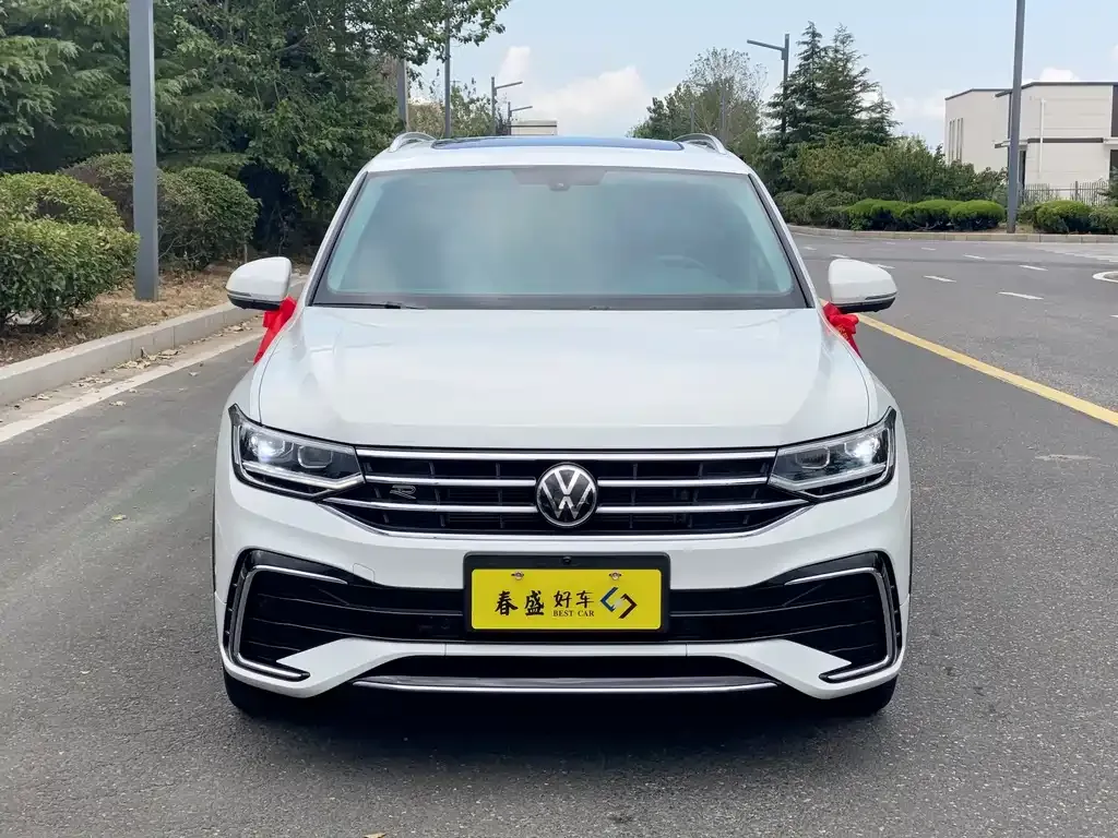 Volkswagen Tiguan L — фото 10