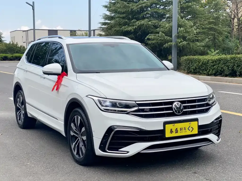 Volkswagen Tiguan L — фото 6