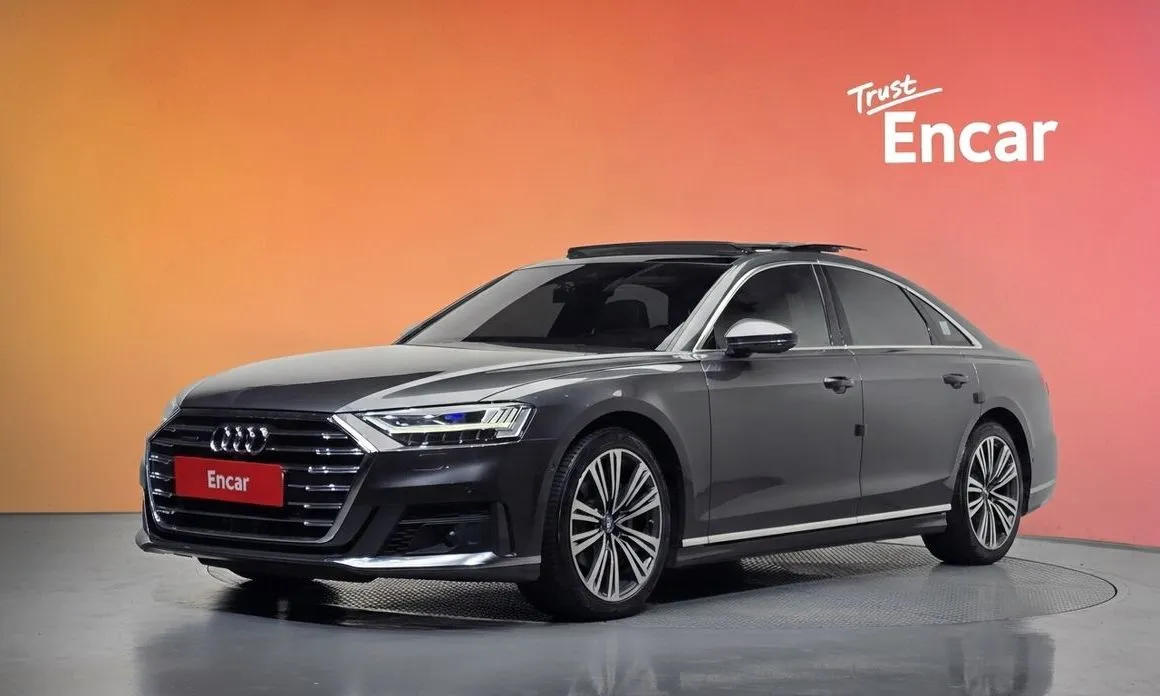 Audi A8 — фото 1