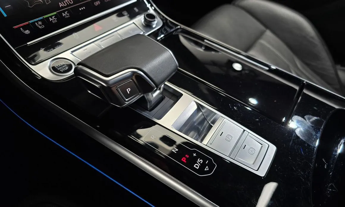 Audi A8 — фото 6