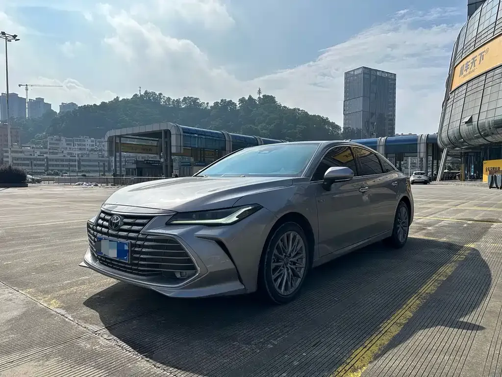 Toyota Avalon — фото 1