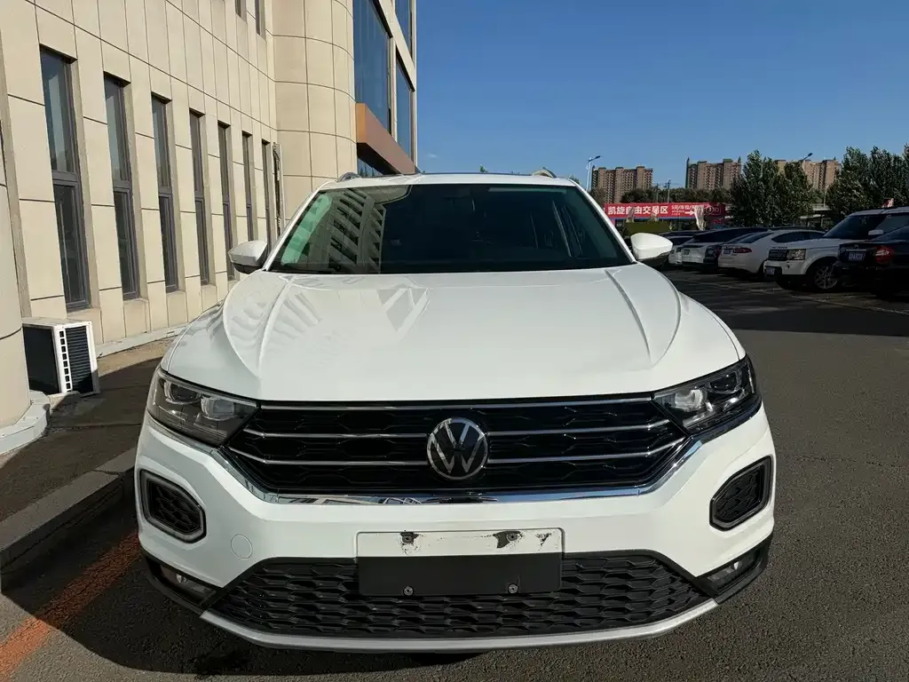 Volkswagen T-Roc — фото 10