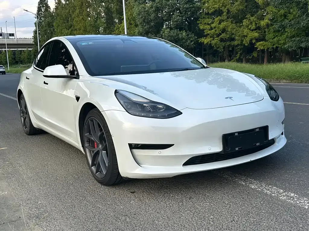 Tesla Model 3 — фото 9