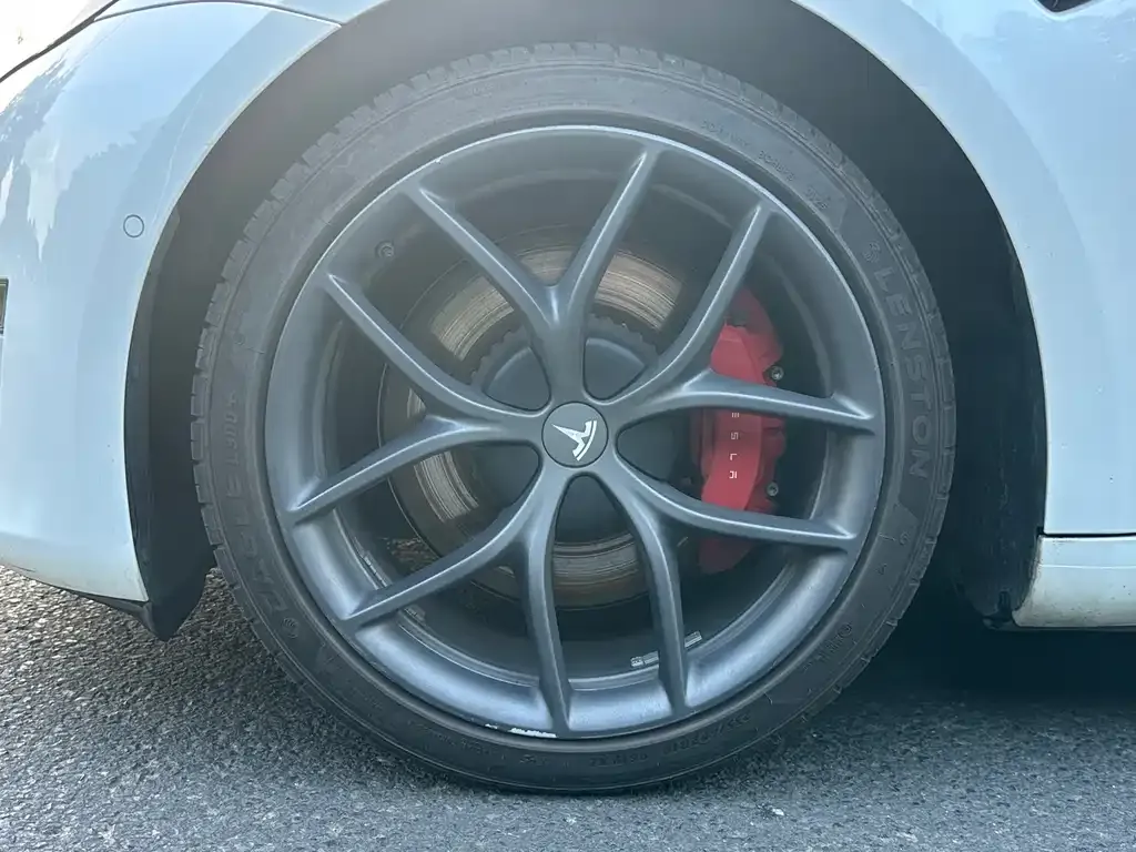Tesla Model 3 — фото 2