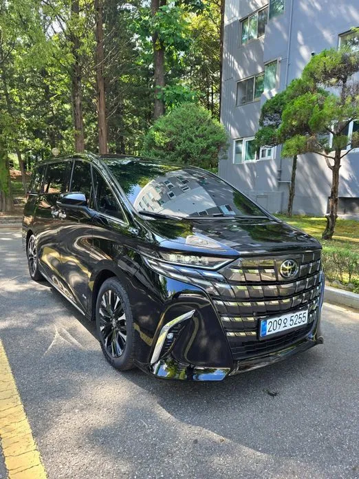 Toyota Alphard — фото 9