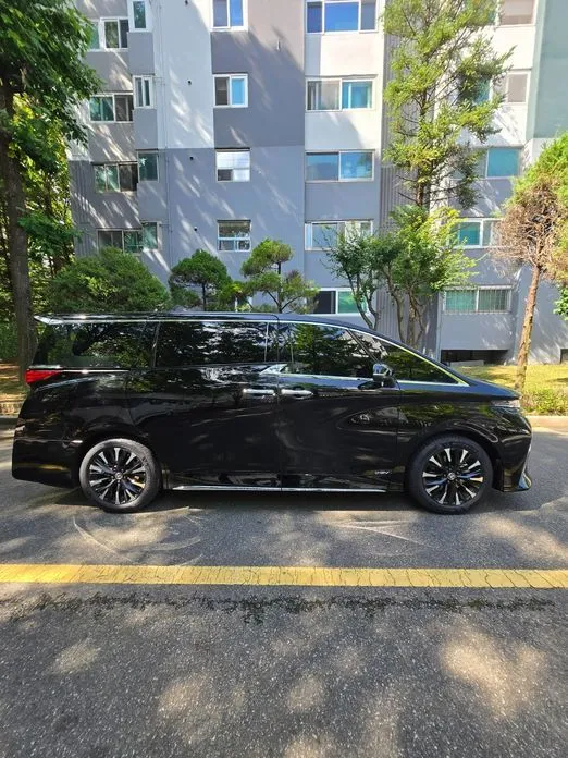 Toyota Alphard — фото 4
