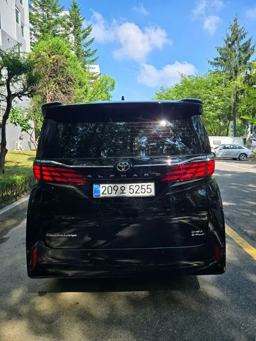 Toyota Alphard — фото 3