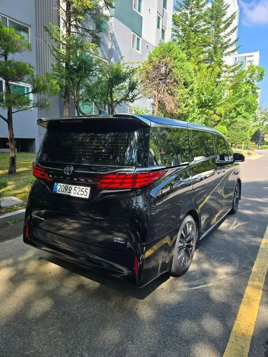 Toyota Alphard — фото 6