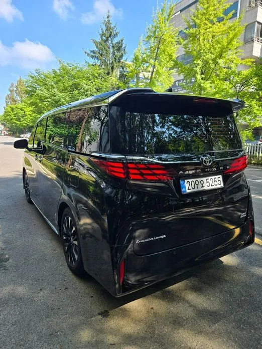 Toyota Alphard — фото 7