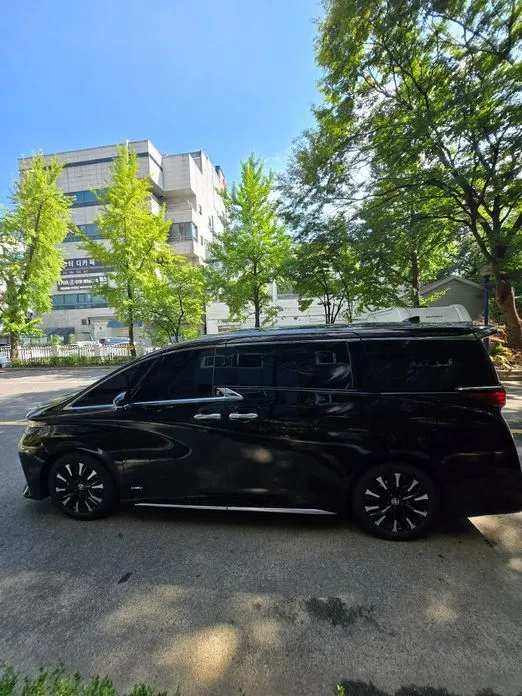 Toyota Alphard — фото 10