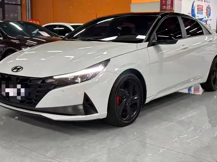 Hyundai Elantra — фото 1