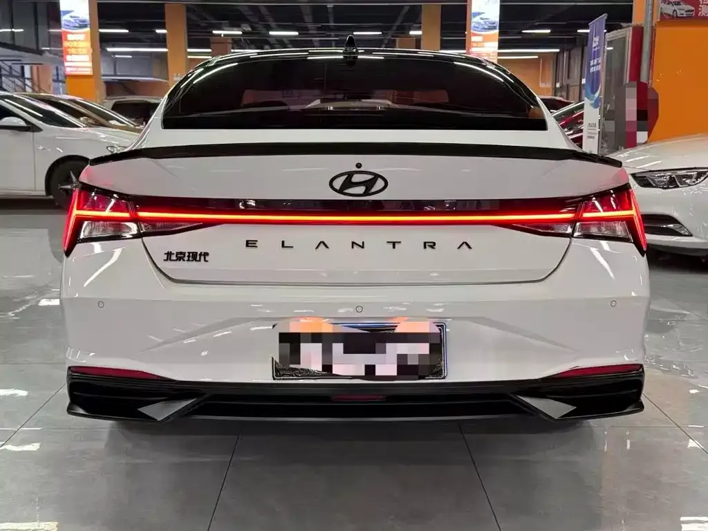 Hyundai Elantra — фото 4