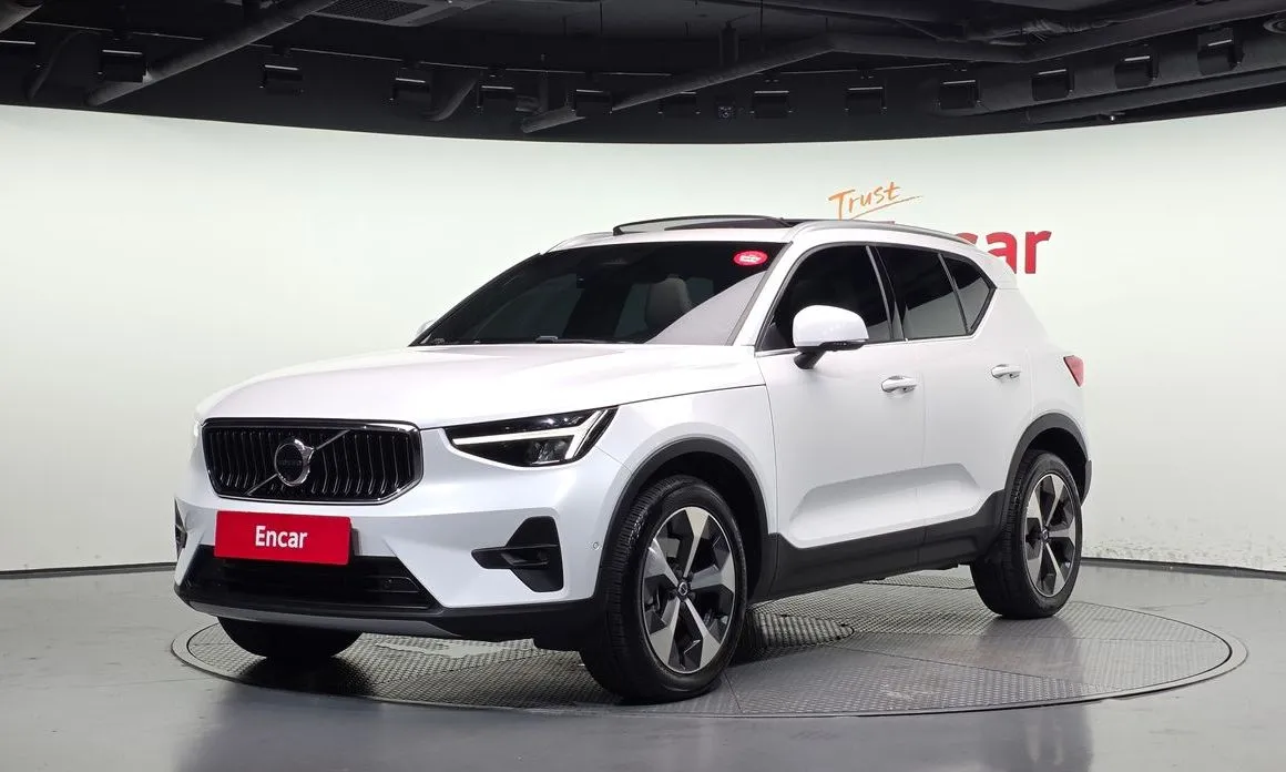 Volvo XC40 — фото 1