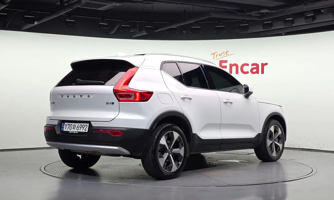 Volvo XC40 — фото 6