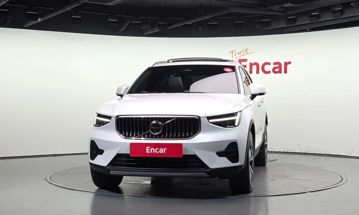 Volvo XC40 — фото 10