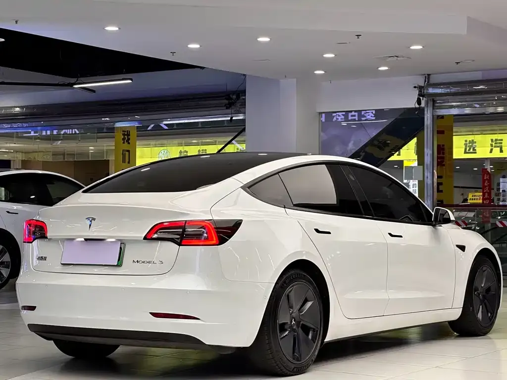 Tesla Model 3 — фото 6
