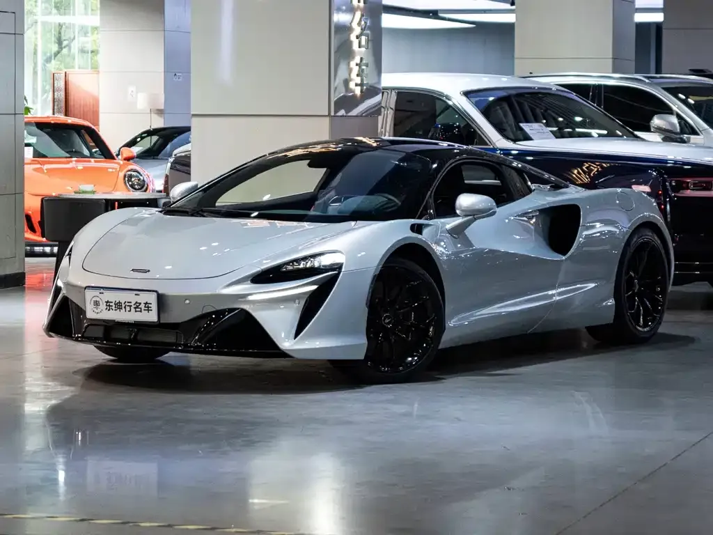 McLaren Artura — фото 1