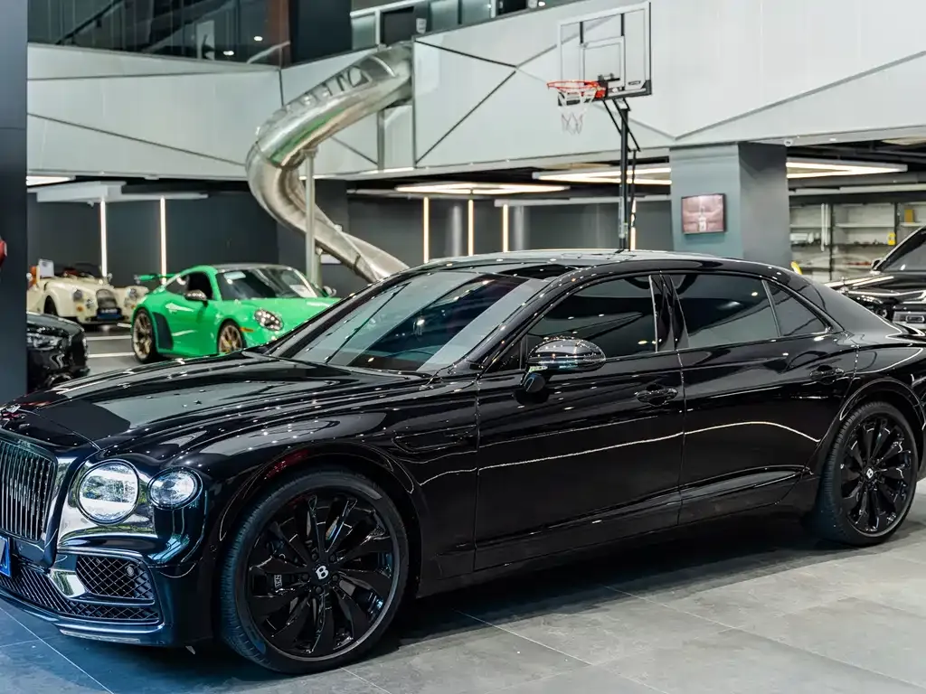 Bentley Flying Spur — фото 1