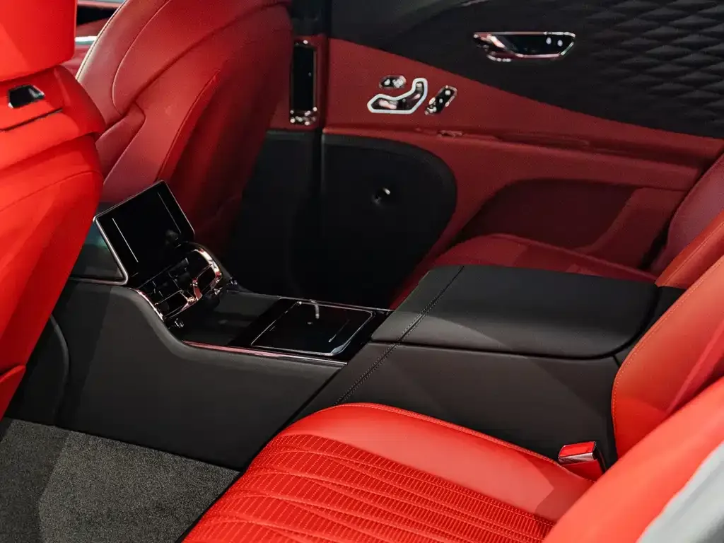 Bentley Flying Spur — фото 10