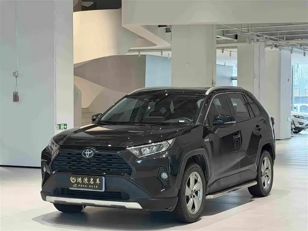 Toyota RAV4 — фото 1