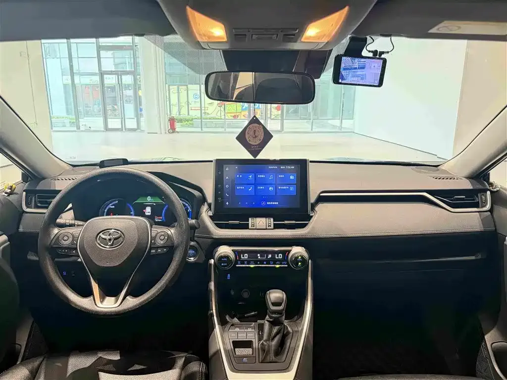 Toyota RAV4 — фото 9