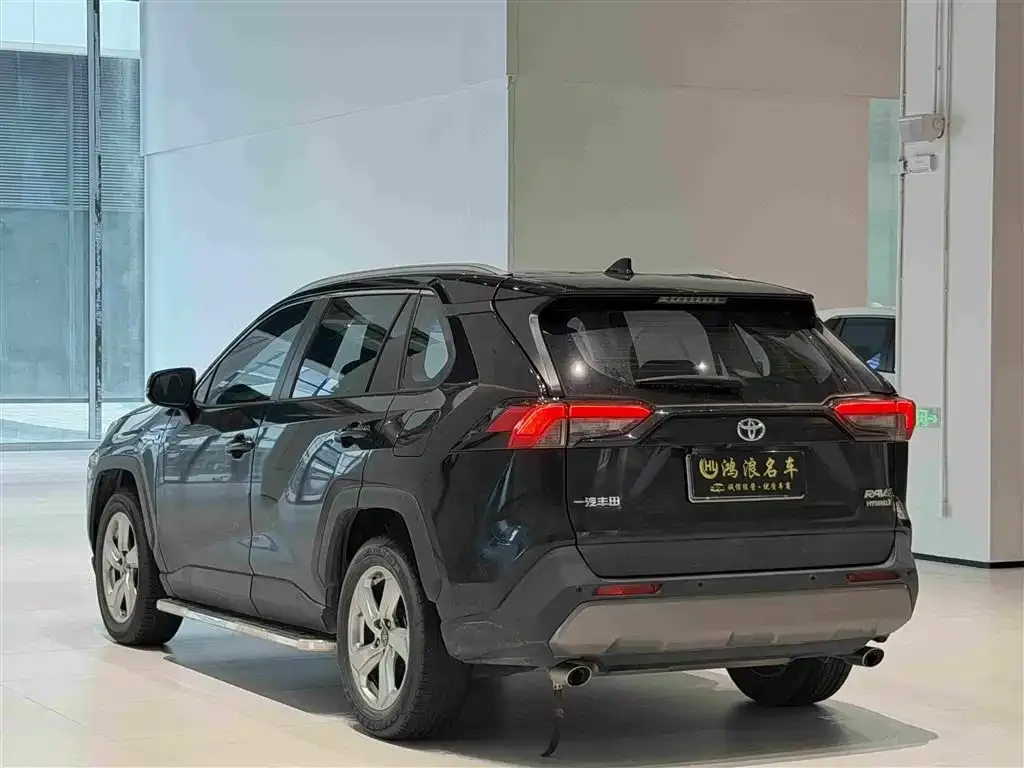 Toyota RAV4 — фото 4