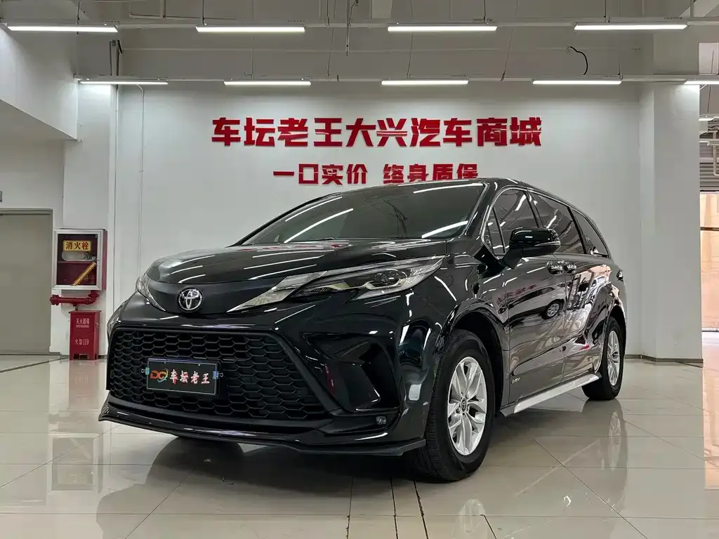 Toyota Granvia — фото 1