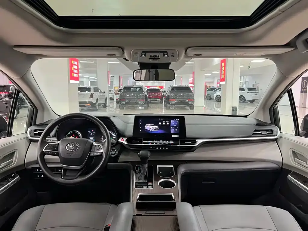 Toyota Granvia — фото 9