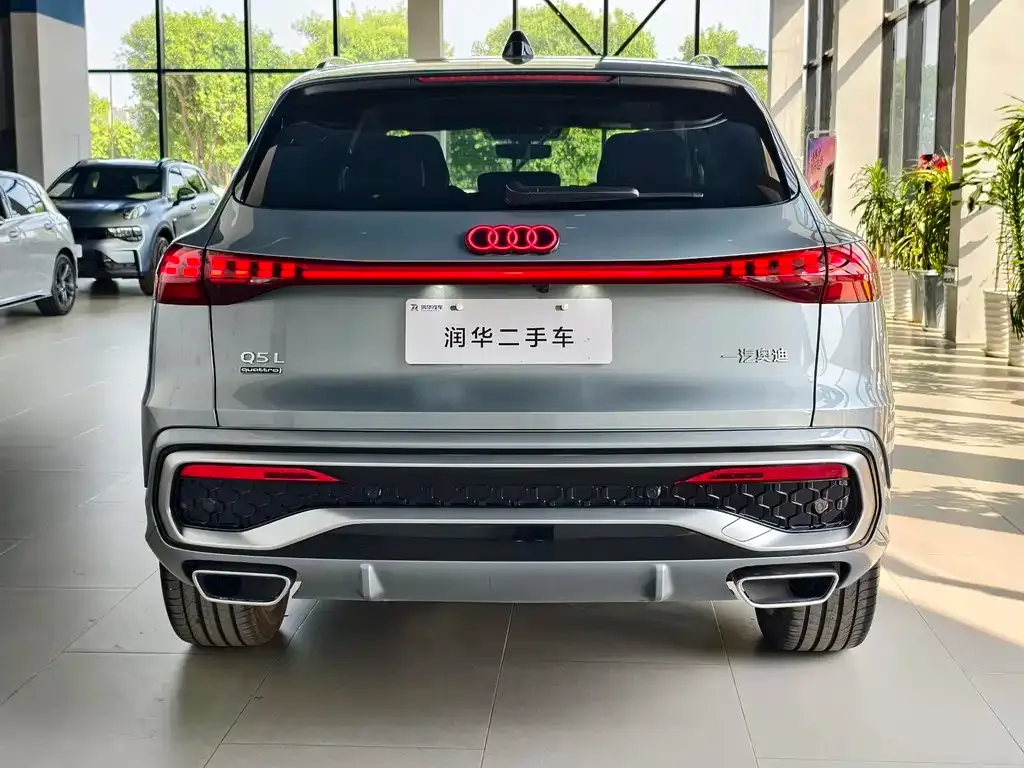 Audi Q5L — фото 5