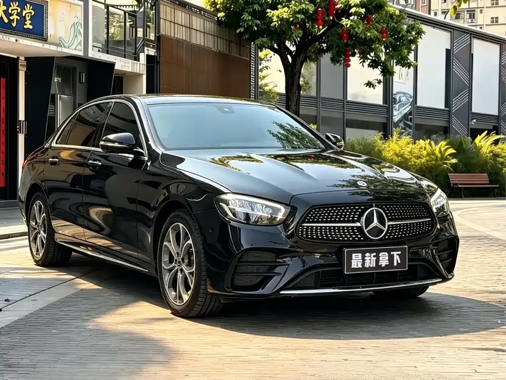 Mercedes-Benz E-Class — фото 1