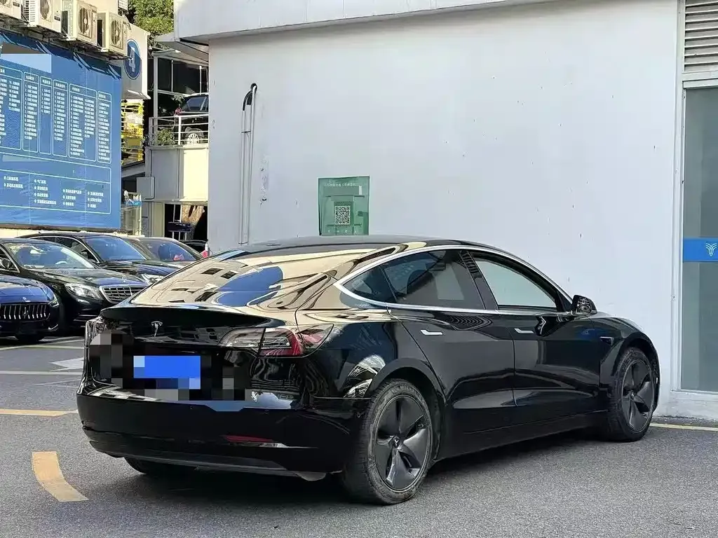 Tesla Model 3 — фото 6