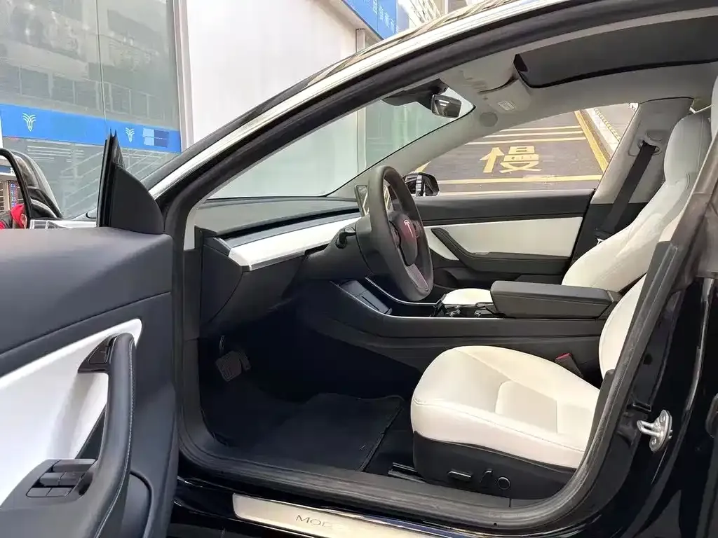 Tesla Model 3 — фото 4