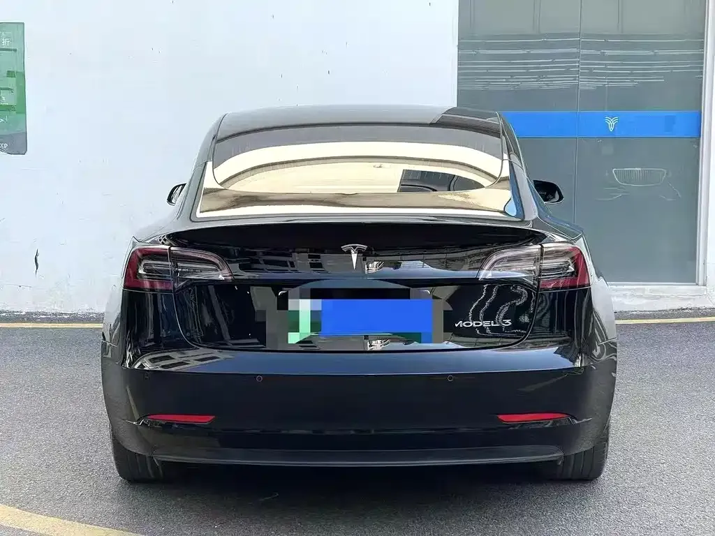 Tesla Model 3 — фото 3
