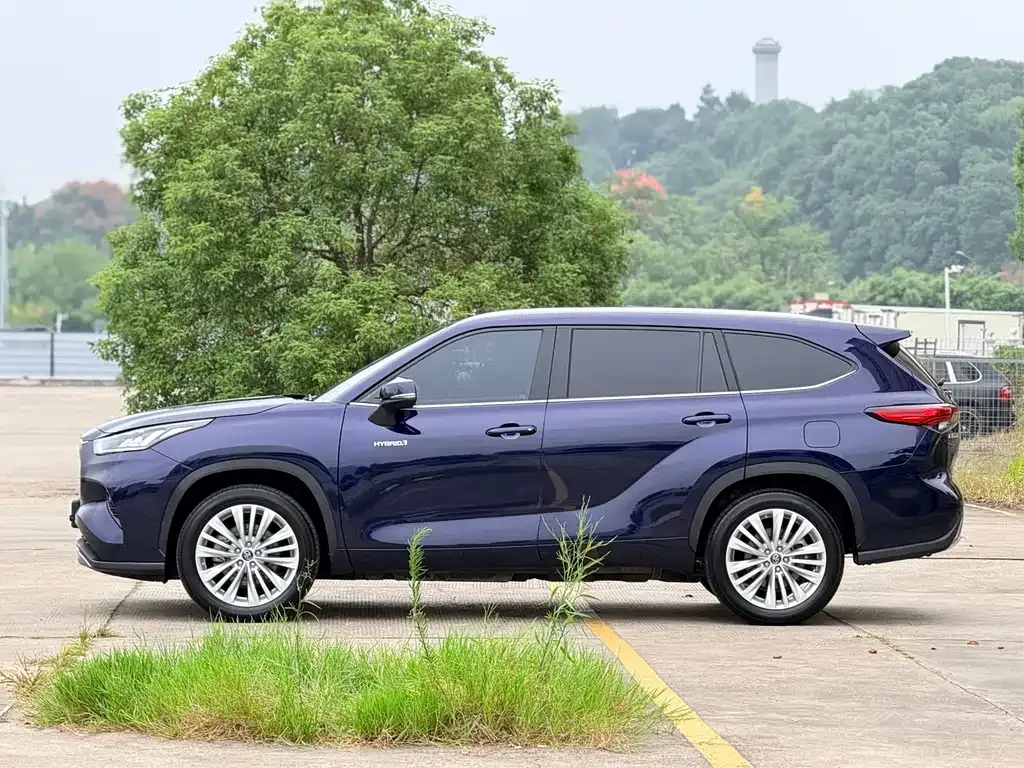 Toyota Highlander — фото 10