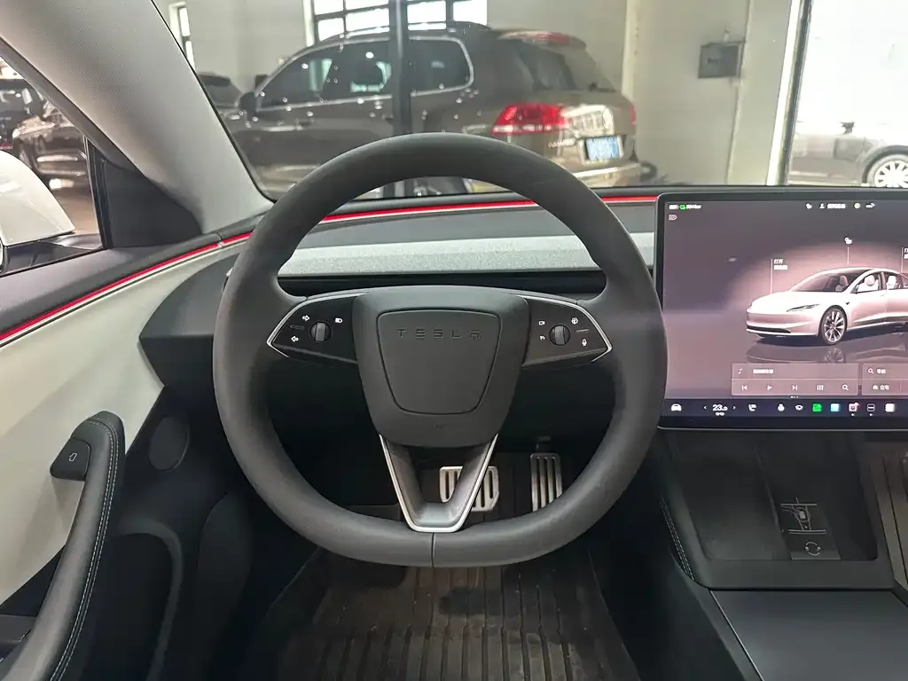 Tesla Model 3 — фото 4