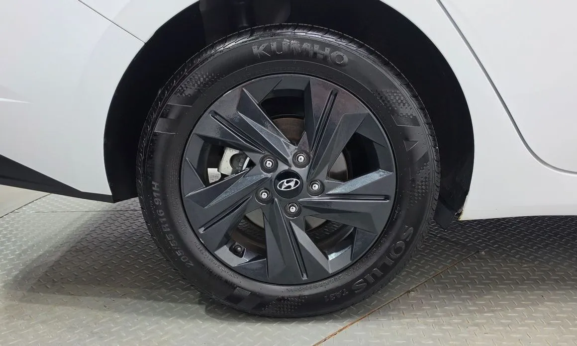 Hyundai AVANTE — фото 10