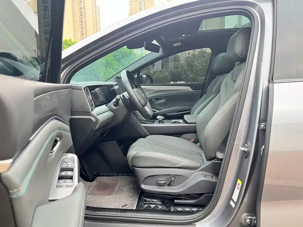 BYD L DM-i — фото 8