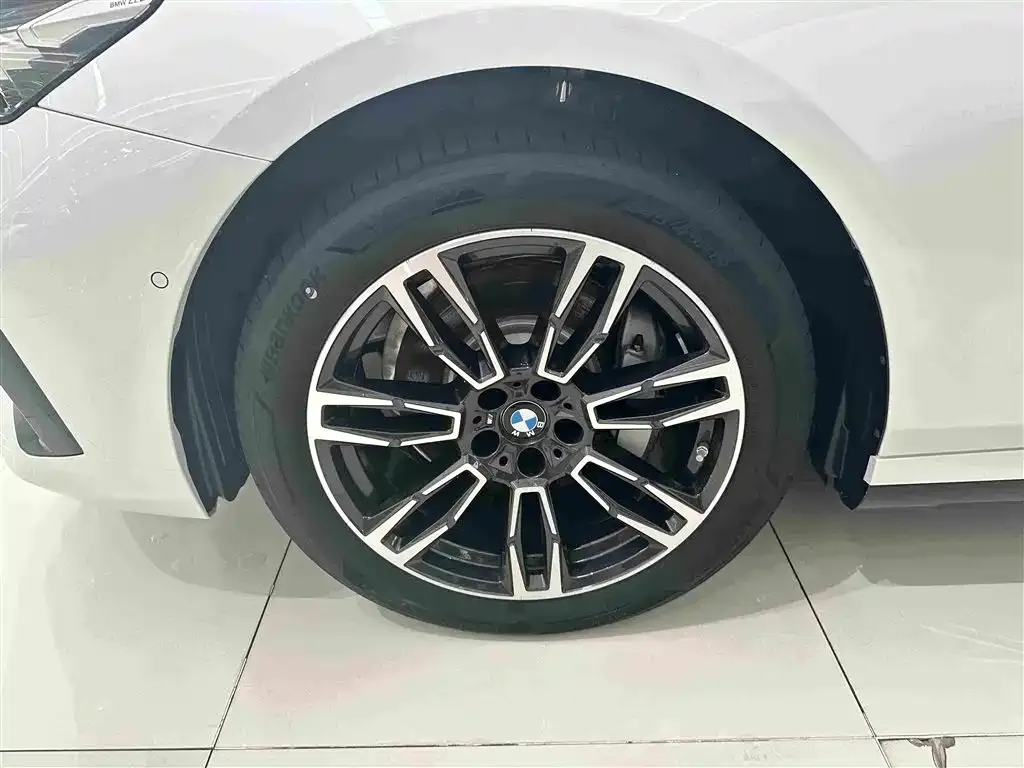 BMW 5 Series — фото 10