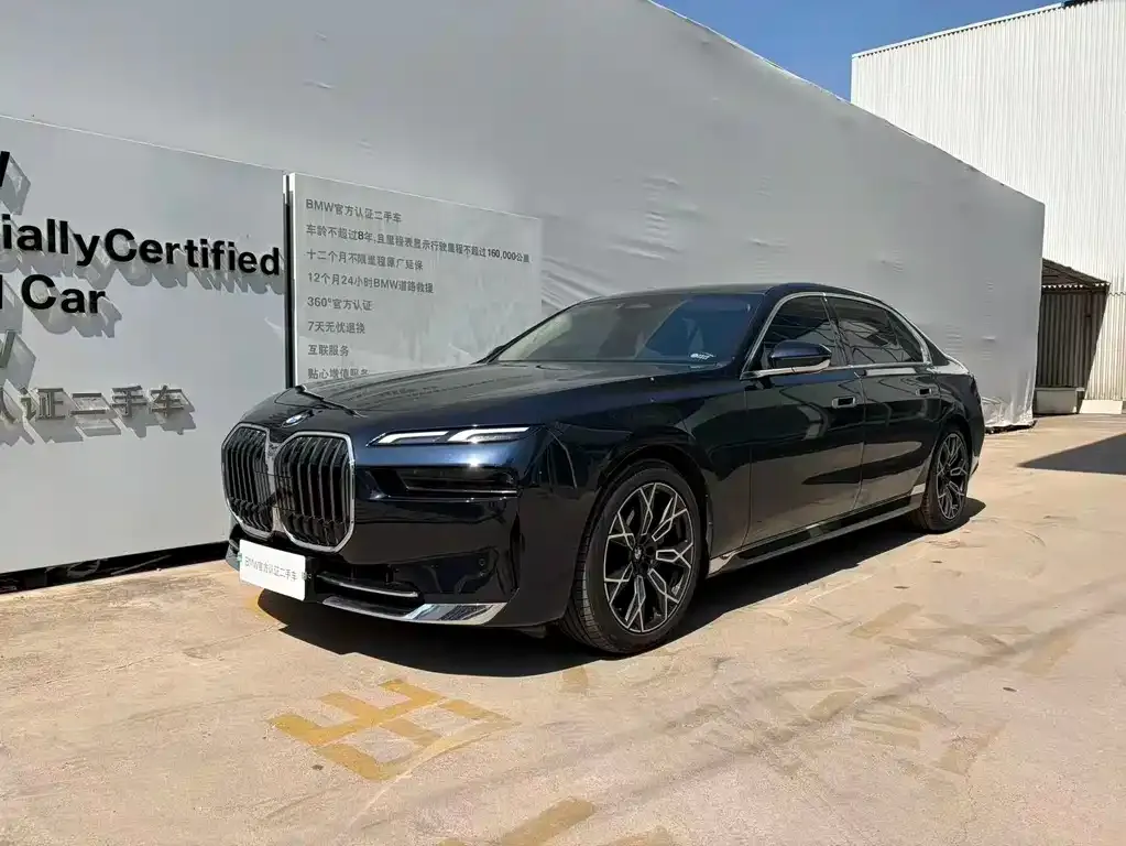 BMW 7 Series — фото 1