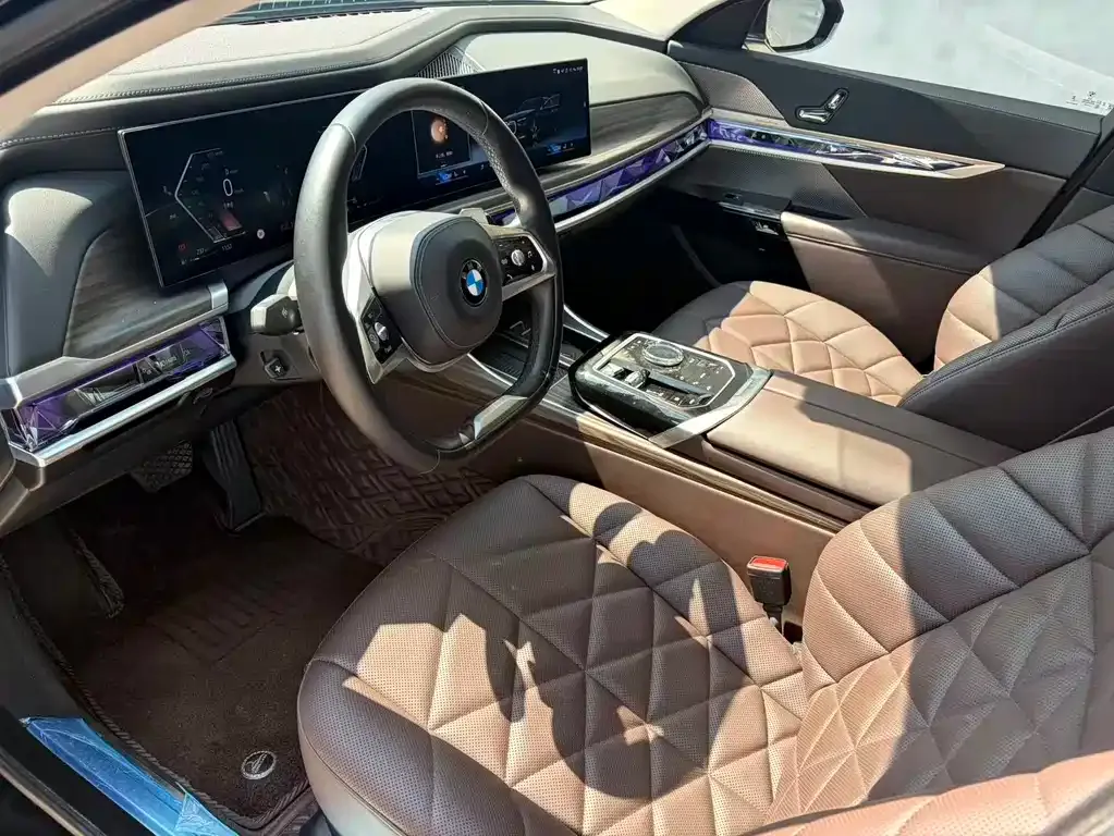 BMW 7 Series — фото 10