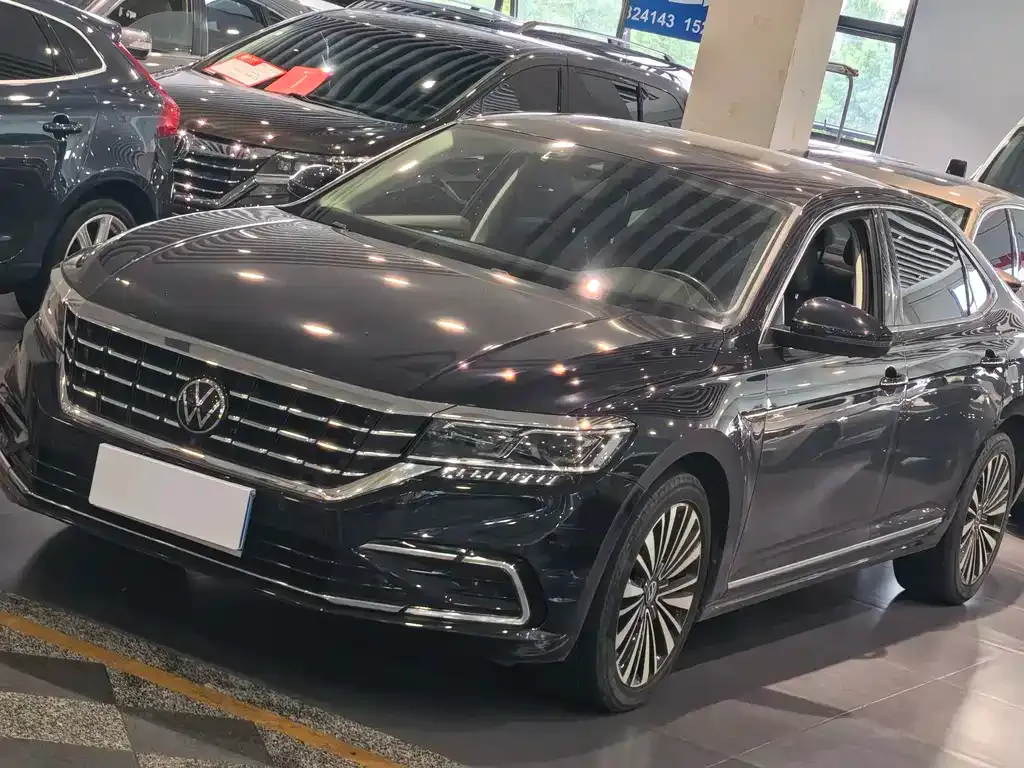 Volkswagen Passat — фото 1