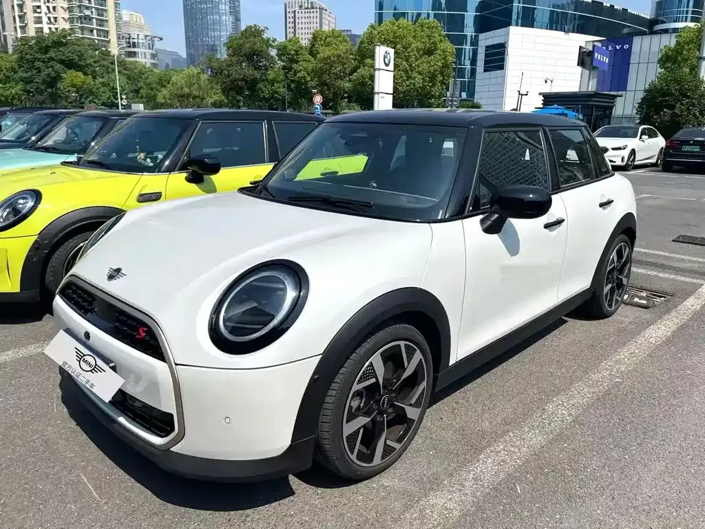 MINI Cooper (3-door) — фото 1