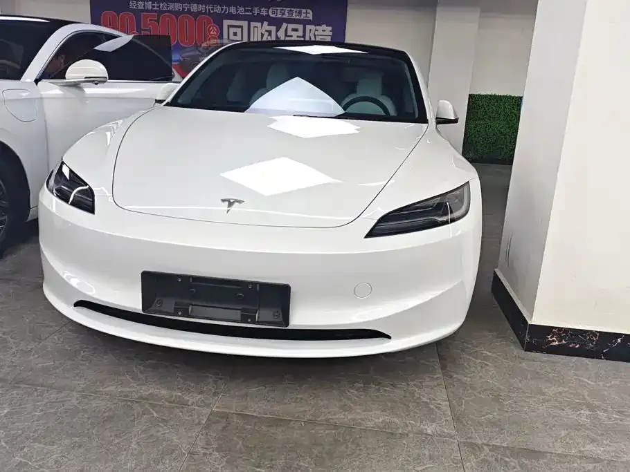 Tesla Model 3 — фото 1