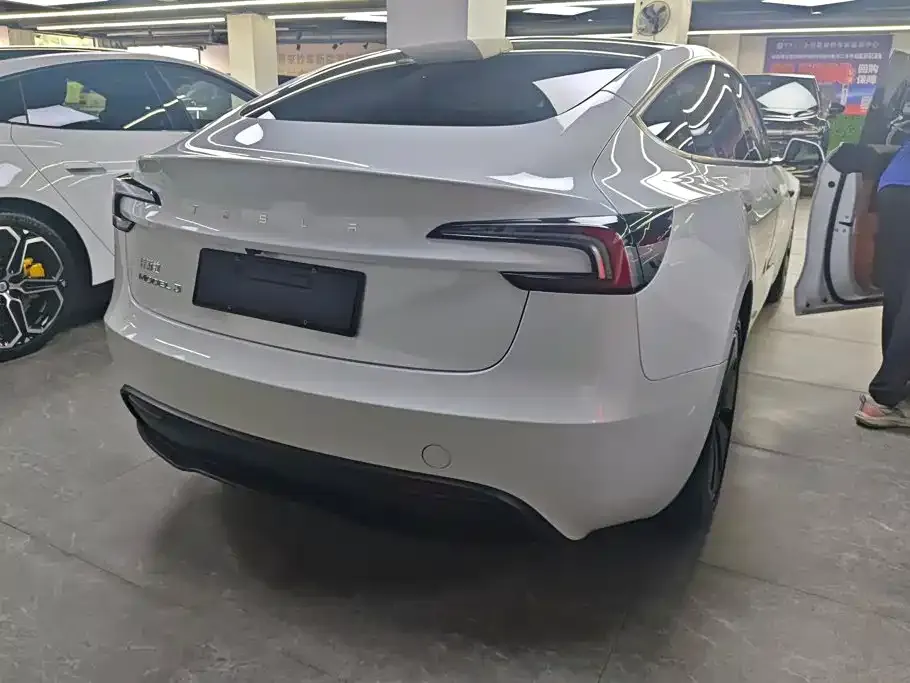 Tesla Model 3 — фото 9