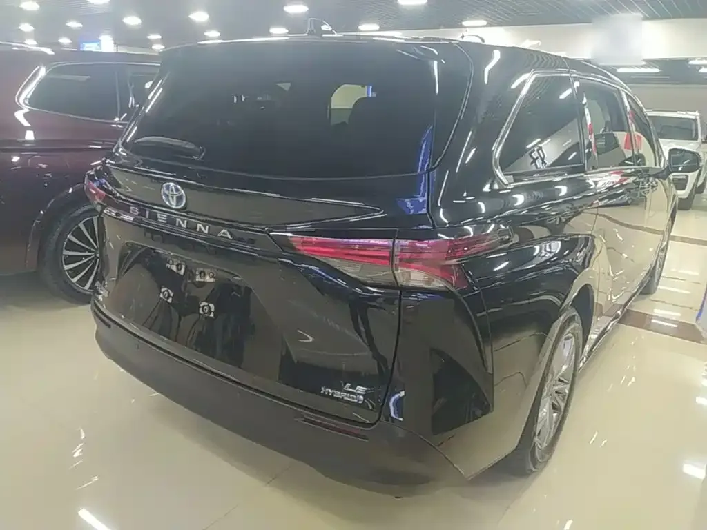 Toyota Sienna — фото 9