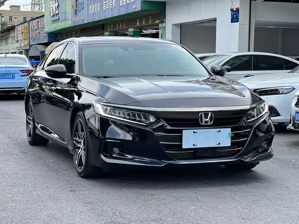 Honda Accord — фото 1