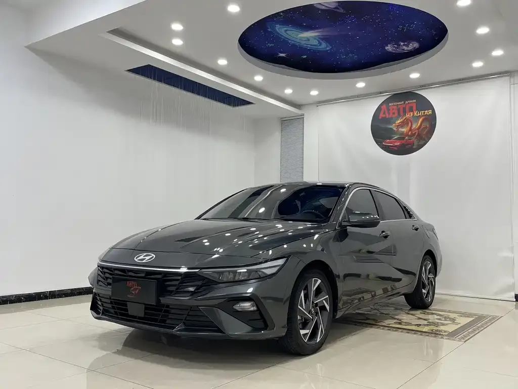 Hyundai Elantra — фото 1