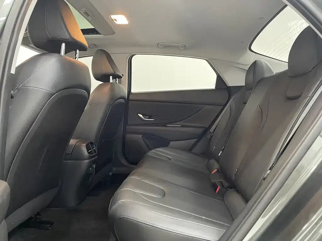 Hyundai Elantra — фото 4