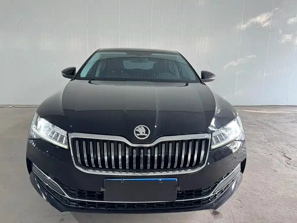 Skoda Superb — фото 8